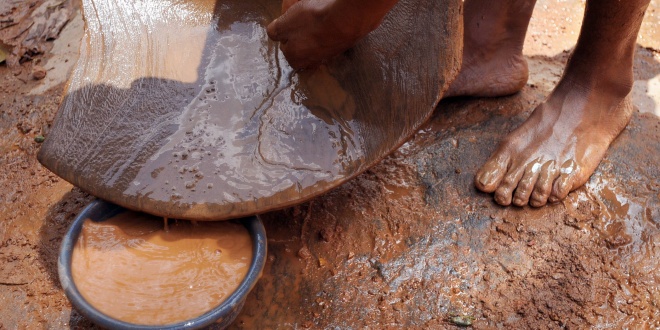 mina-oro_th_86d085836c8204a4ef07c18efaea8ae1